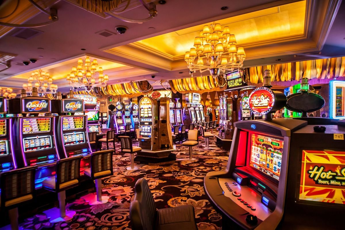 Meja roulette live dengan dealer profesional di platform indomegatoto